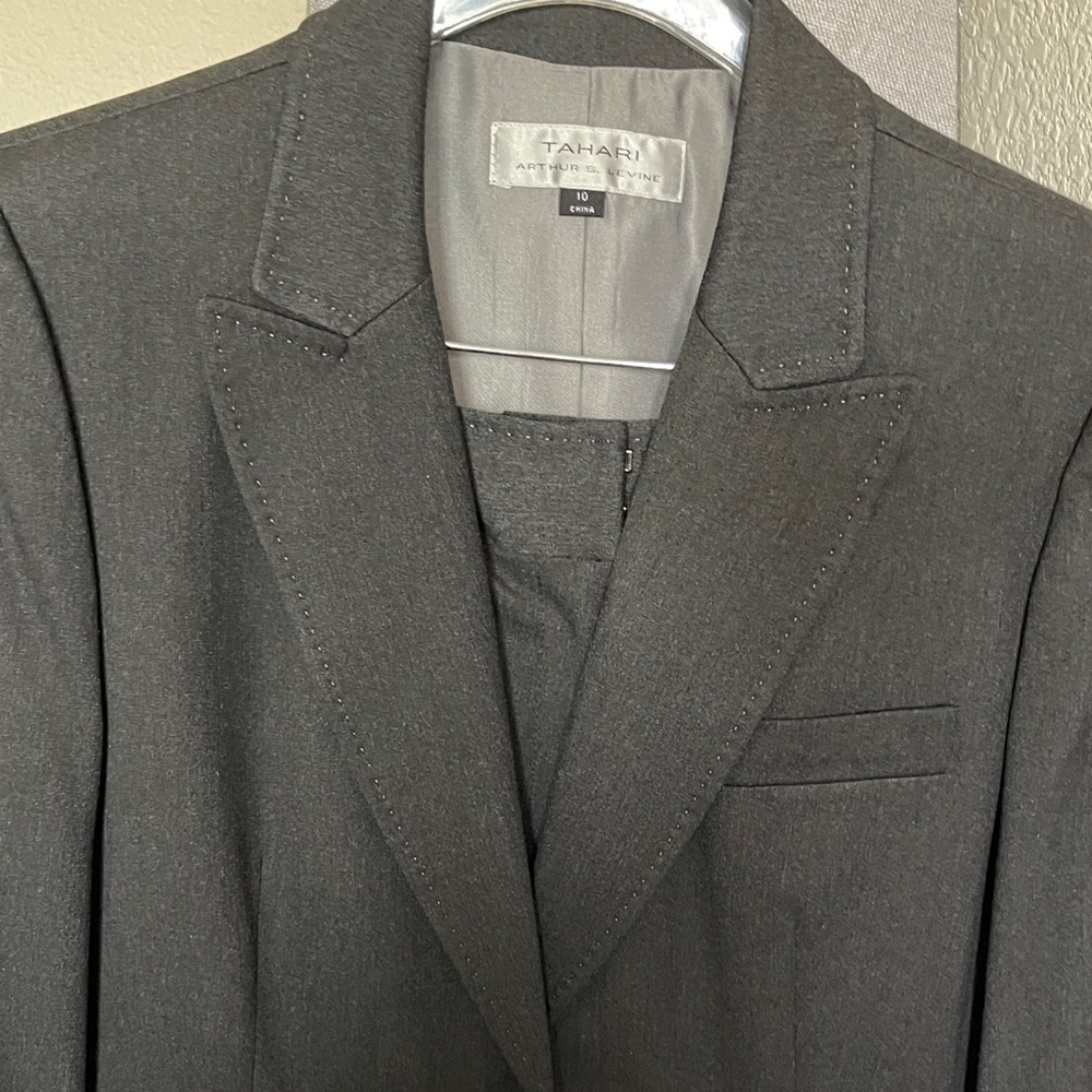Tahari Women’s Charcoal Blazer and Pants